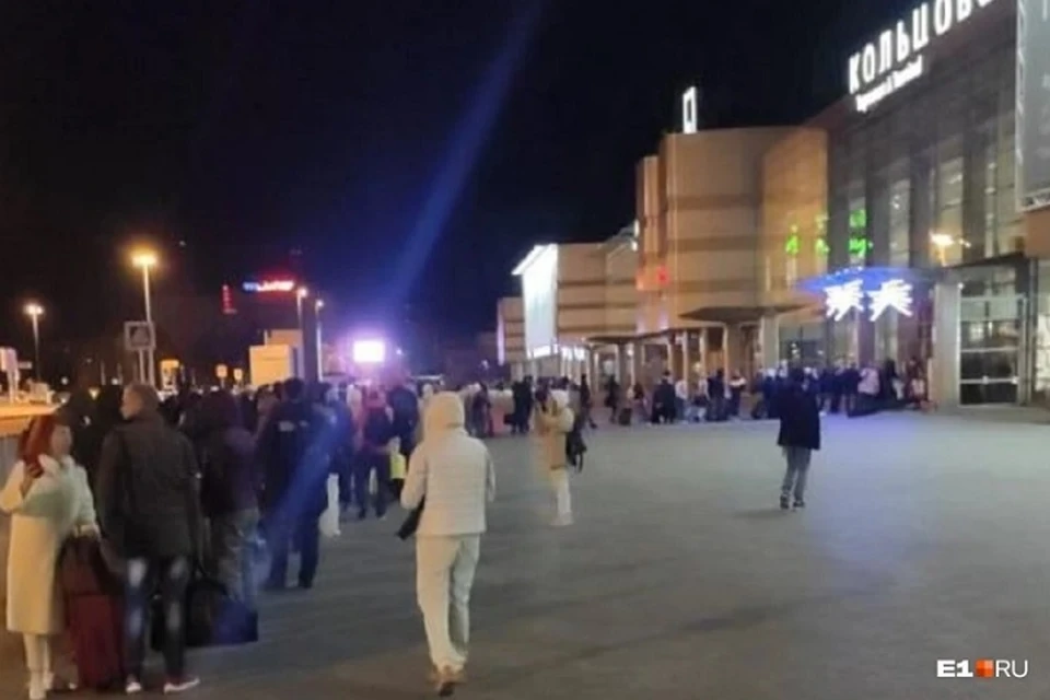 В аэропорту призвали приезжать заранее. Фото: E1.RU
