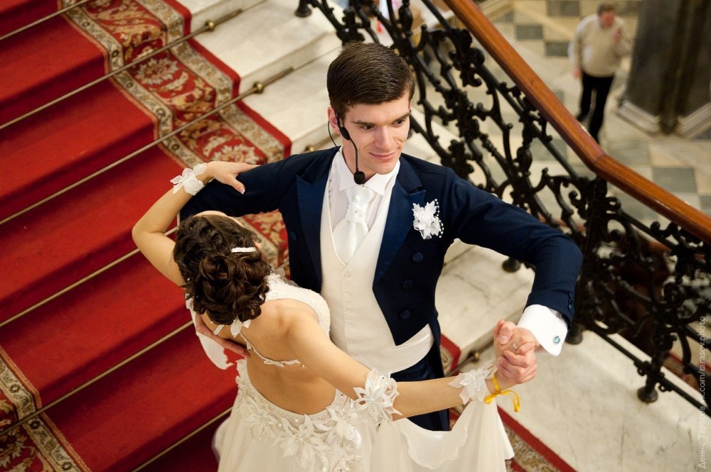 Инклюзивные балы помогали наладить общение между «обычными» людьми и людьми с инвалидностью