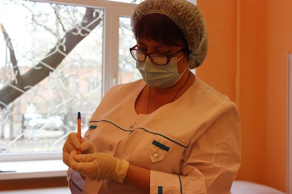 Лечение от коронавируса в ЛНР продолжают 1299 пациентов