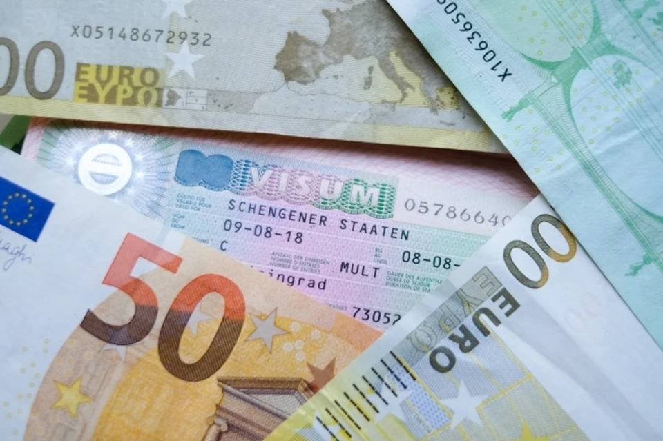 Курс евро упал ниже 86 рублей впервые с июня 2021 года