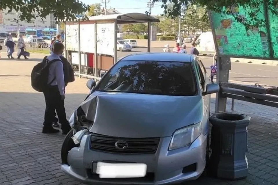 Вылетел на остановку: мужчина сбил пешехода в Хабаровске