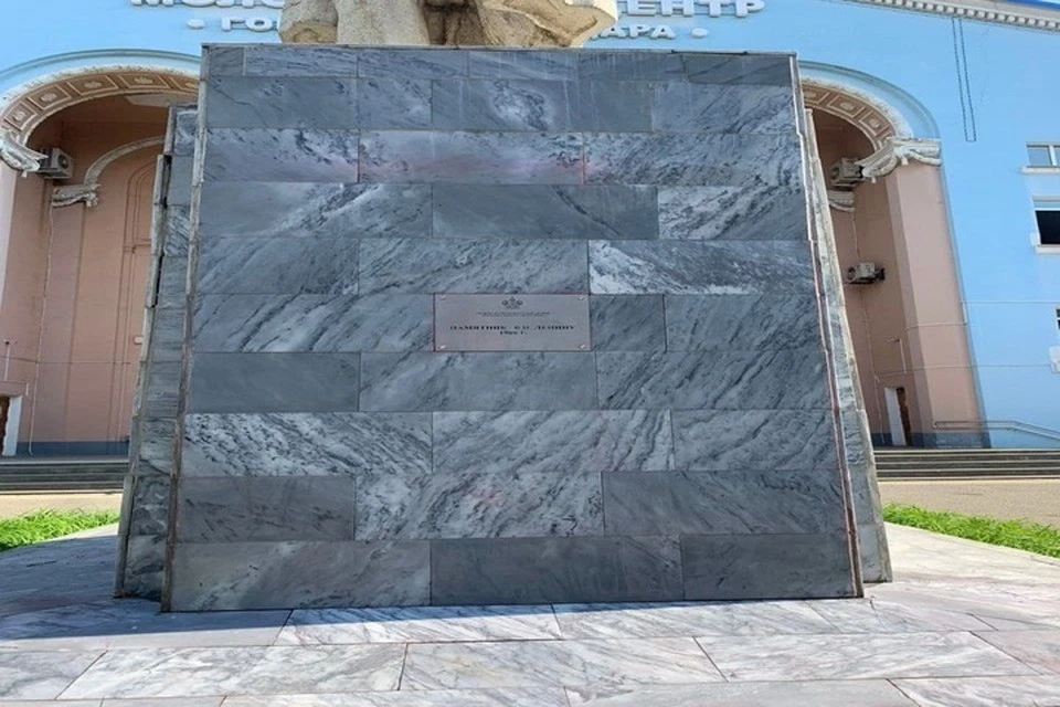 Что произошло за ночь 15 сентября: Вандалы облили краской памятник Ленину в Краснодаре