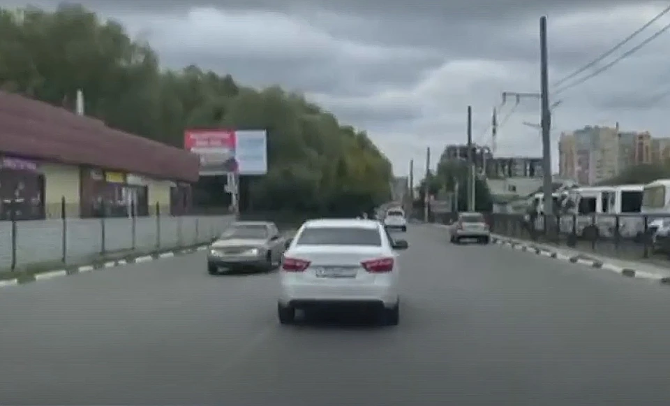 Кадр видео, на котором запечатлен момент преследования