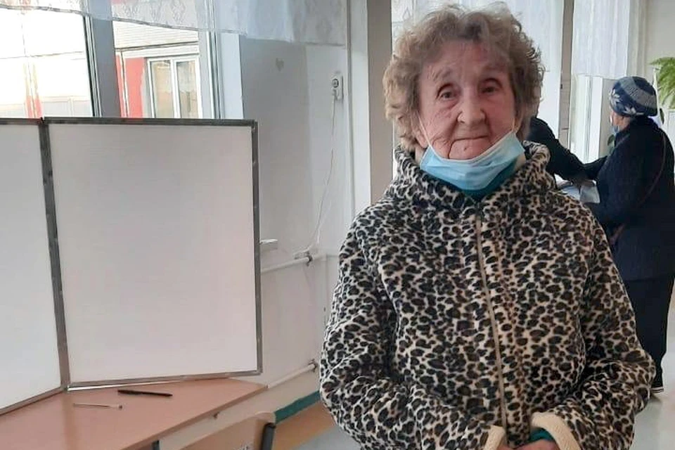 Столетняя петербурженка пришла на выборы / Фото: СПб избирком