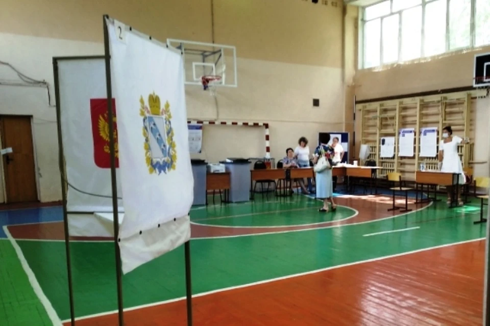 На избирательные участки пришли менее половины курян