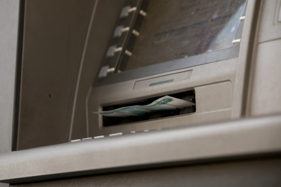 ЦБ предложил усилить контроль за пополнением карт в банкоматах
