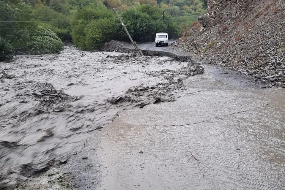 Сильным разрушениям подверглись Гунибское шоссе - Вантляшевский, Агвали-Шаури-Кидеро