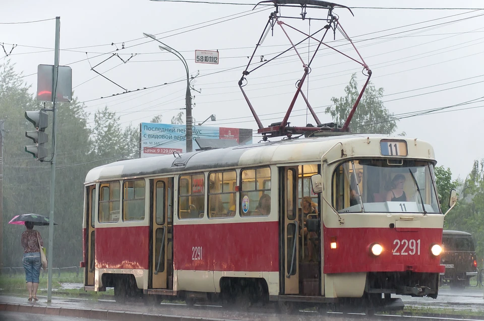 Пассажиров трамвайных маршрутов №10, №11 и №12 просят быть внимательными. Фото: Константин Ившин