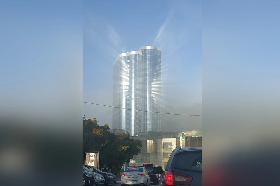 Новосибирец заснял красивую оптическую иллюзию у высотки в центре города. Фото: Сергей Санников