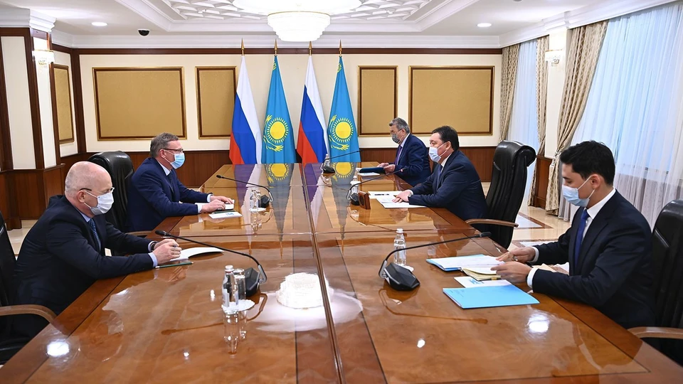 Губернатор Александр Бурков и Премьер-министр Республики Казахстан Аскар Мамин обсудили актуальные вопросы приграничного сотрудничества.