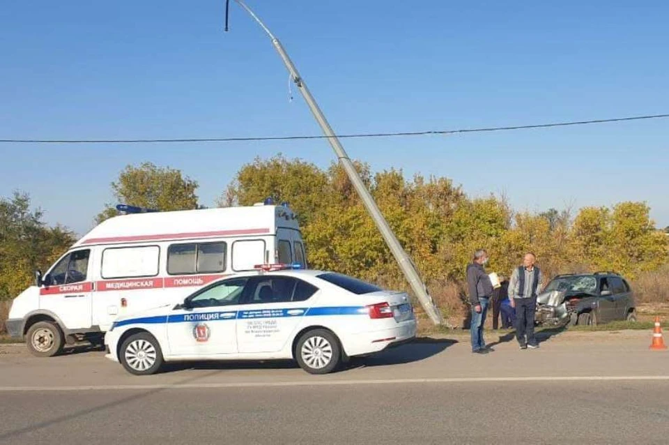 После столкновения с микроавтобусом "Нива" врезалась в столб и получила серьезные повреждения.