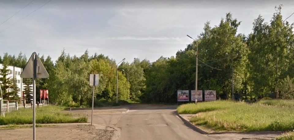 Сейчас улица упирается в зеленые насаждения. Фото: Google Maps