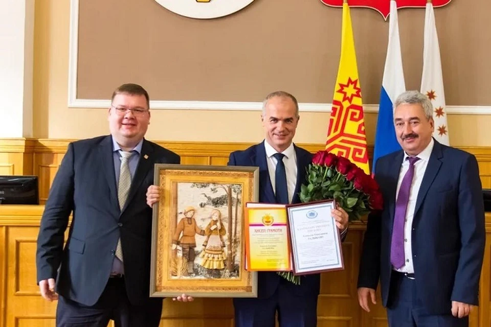 Алексей Ладыков (в середине) назначен полпредом Чувашии при президенте России.