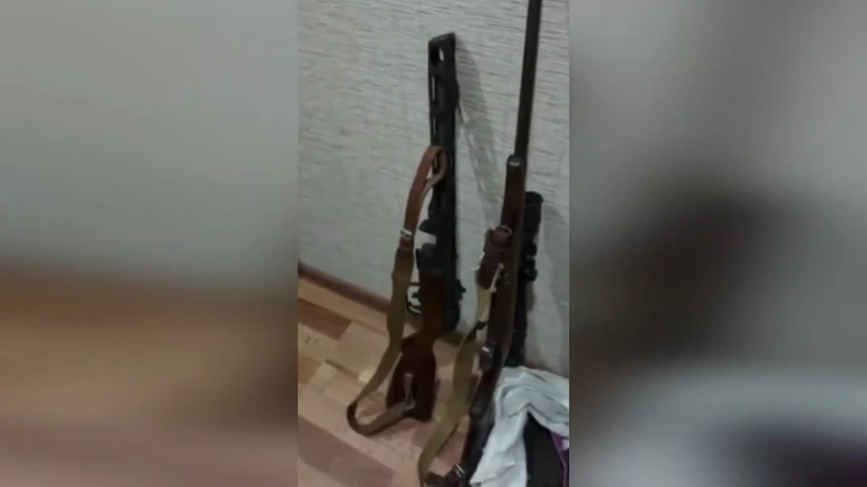 Оружие в доме нижегородца. Скриншот с видео Телеграм-канала "Опер пишет".