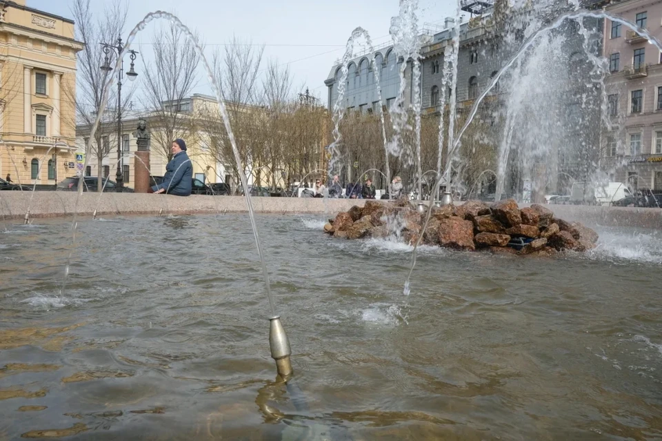 В Петербурге отключили все фонтаны из-за холодов.