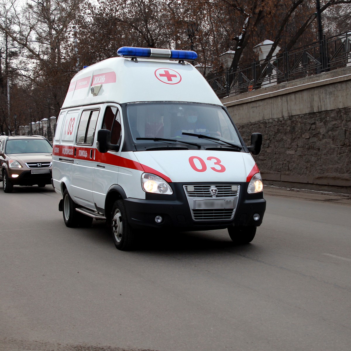 «Девочку не увидели, слишком маленькая...»: подробности ДТП в Новосибирске,  где скорая задавила 7-летнего ребенка - KP.RU