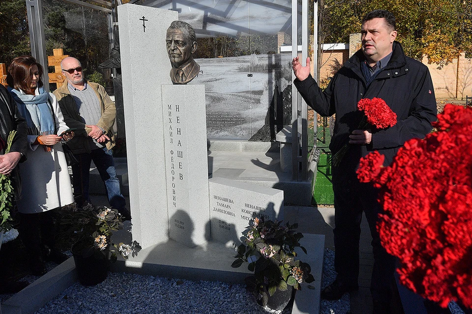 На Троекуровском кладбище открыли памятник главному редактору Михаилу Федоровичу Ненашеву.