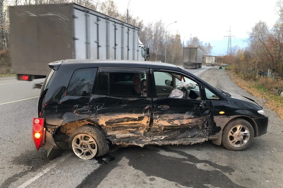 В Красноярском крае водитель-рецидивист протаранил машину, в которой семья ехала в больницу. Фото: ГИБДД