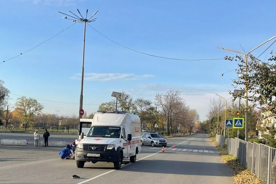 На место смертельного ДТП приехали медики, но женщина скончалась до их приезда