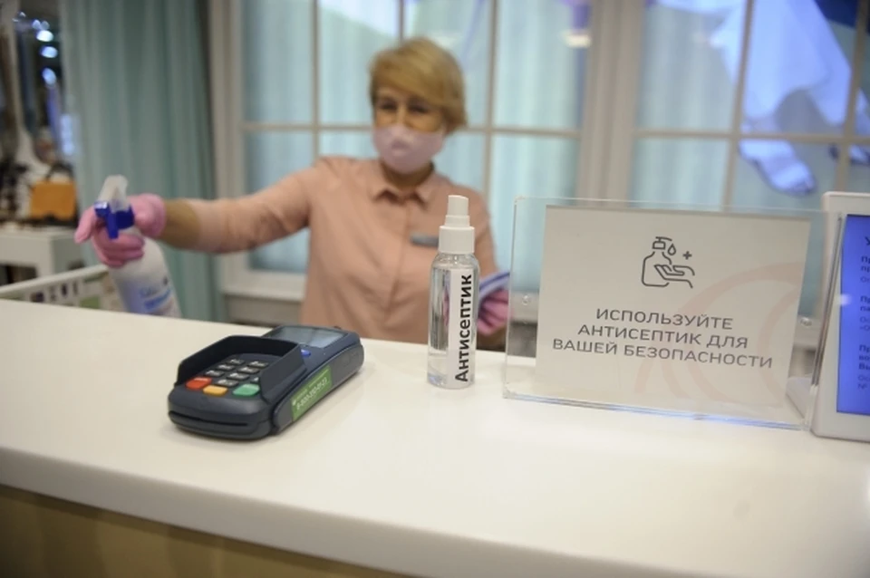Среди наиболее подверженных риску заражения работники торговли, транспорта и бизнеса.
