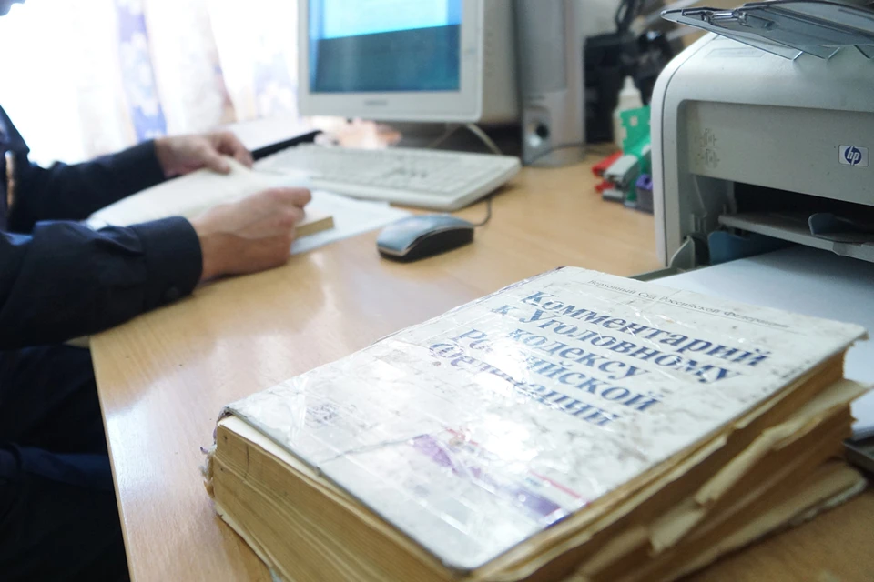 В июле 2021 года мужчина подкараулил на улице Шестой Комсомольской Батареи 61-летнюю женщину.