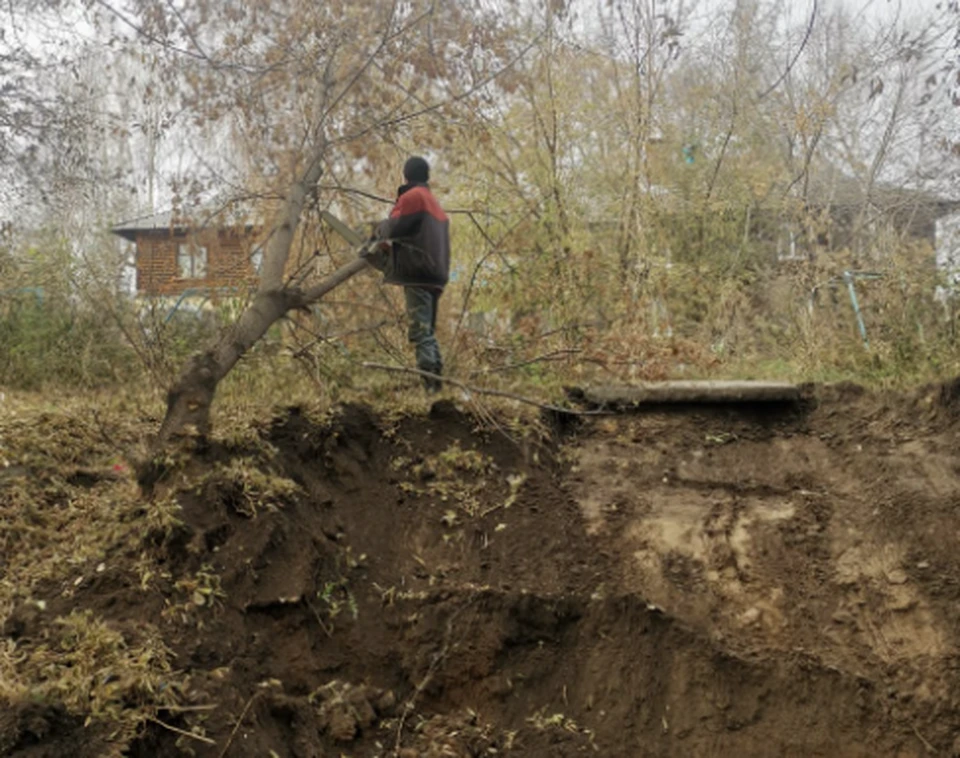 На данный момент уже полностью демонтированы разрушенные ступени, также идет установка металлоконструкций.