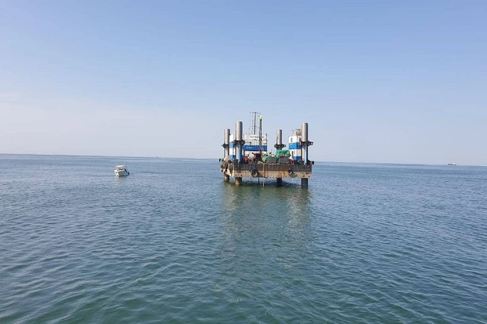 Работы по бурению скважин для поиска пресной воды под Азовским морем в Крыму начались этой весной. Фото: "Росгеология"