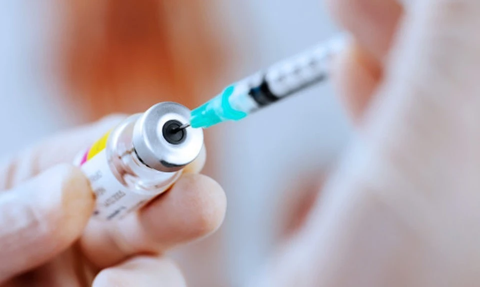 Калужане выстраиваются в очереди на вакцинацию.