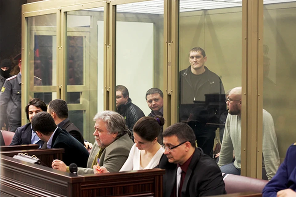 Банда Сергея Цапка (на фото крайний слева) орудовала в Кущевской с 1997 года. За это время она совершила 19 убийств.