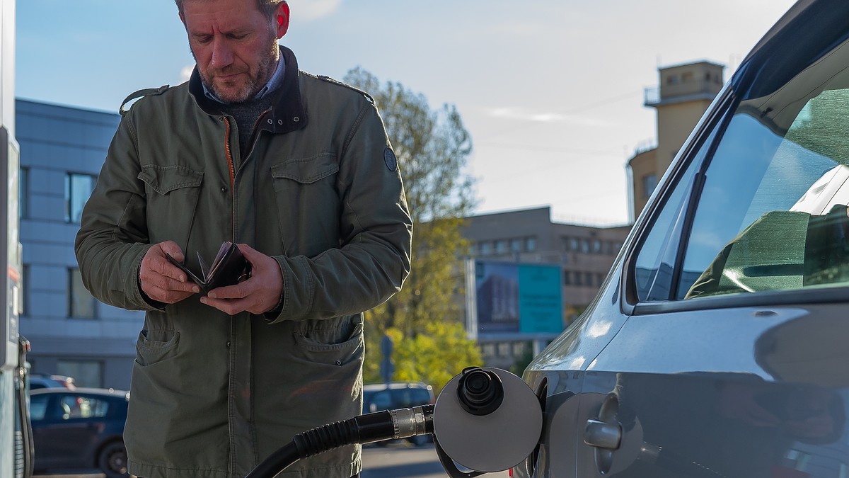 Проблема с «бывшими»: петербуржцам пришел транспортный налог за давно проданные  машины - KP.RU