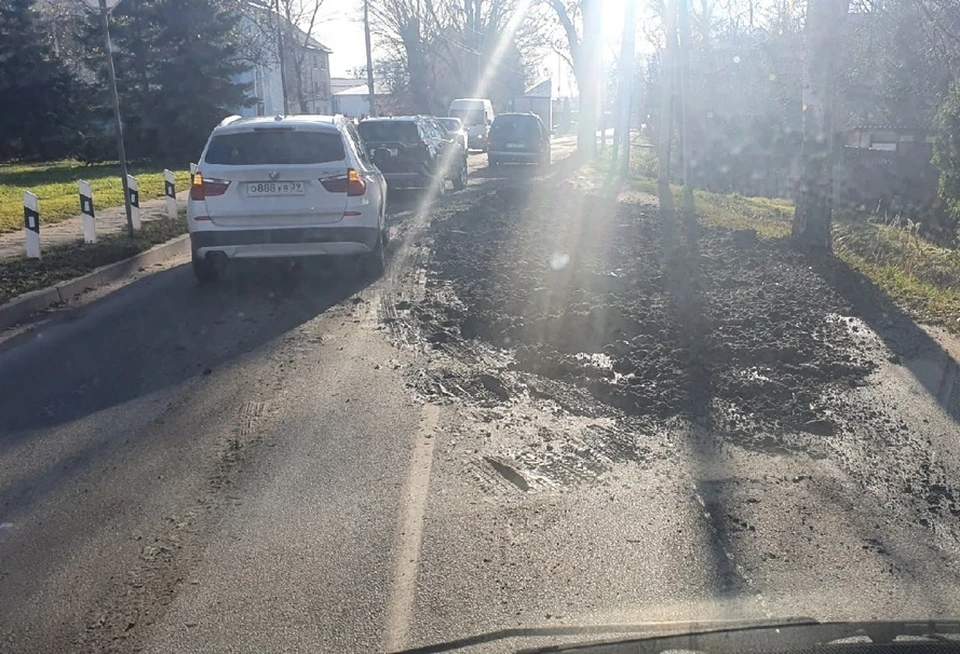 Рассыпанный грунт на улице Камской