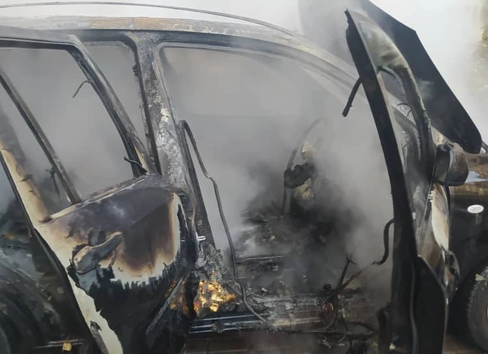 Сгорела Мазда Демио. В Бишкек сгорел автомобиль изо газового. Мазда гиперкар сгорел.