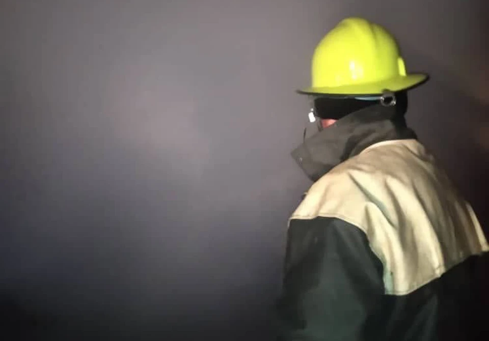 На тушение пламени выехали два пожарных расчета.