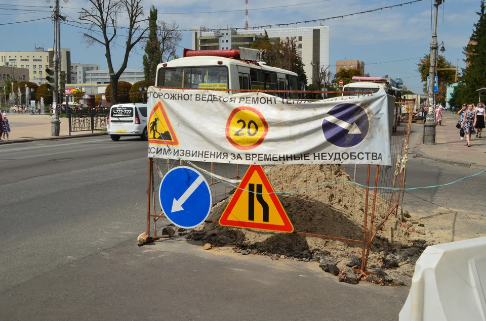 Работы идут сразу на нескольких улицах города