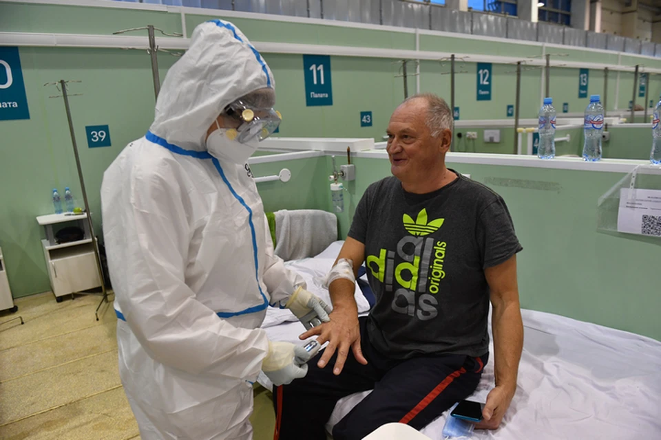 Ранее власти ввели обязательную вакцинацию для работников целого ряда отраслей экономики