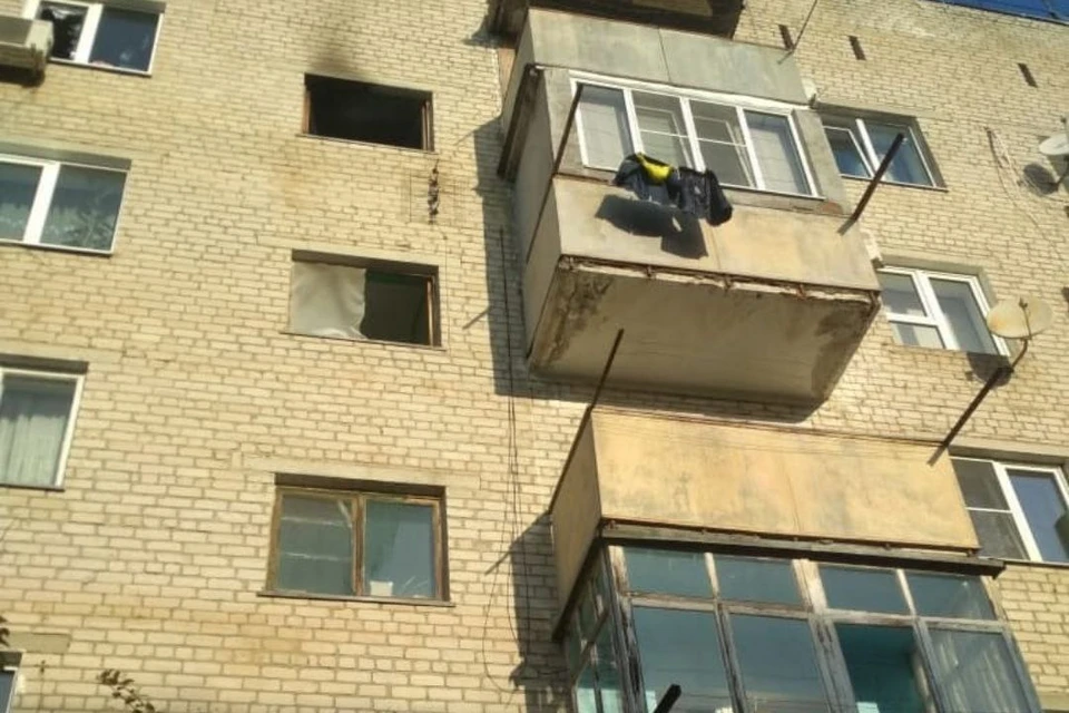 Предварительно, причиной возгорания могло стать короткое замыкание зарядки для мобильного телефона Фото: instagram.com/mchs_anapa/