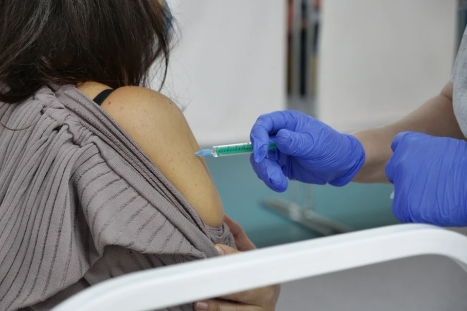 Сотрудникам будут выплачивать 1000 рублей за вакцинацию.