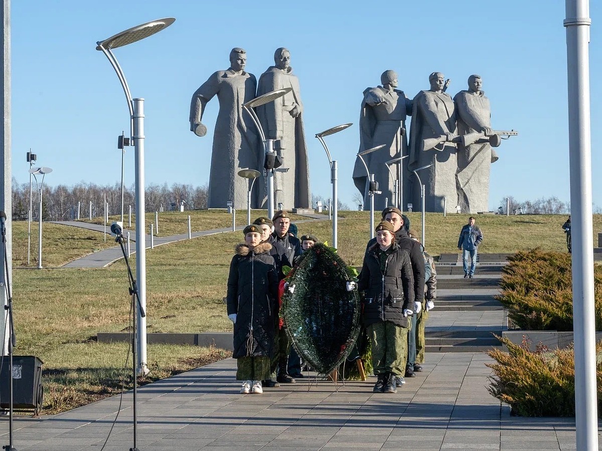 80-летие битвы под Москвой: делегация Казахстана почтила память героев- панфиловцев - KP.RU