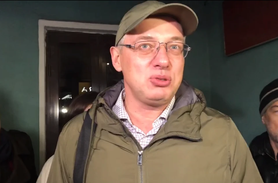 Алексеев у здания суда. Фото: принтскрин видео, ТГ-канал torprim