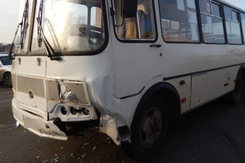 Два человека пострадали в ДТП с участием пассажирского автобуса в Братске