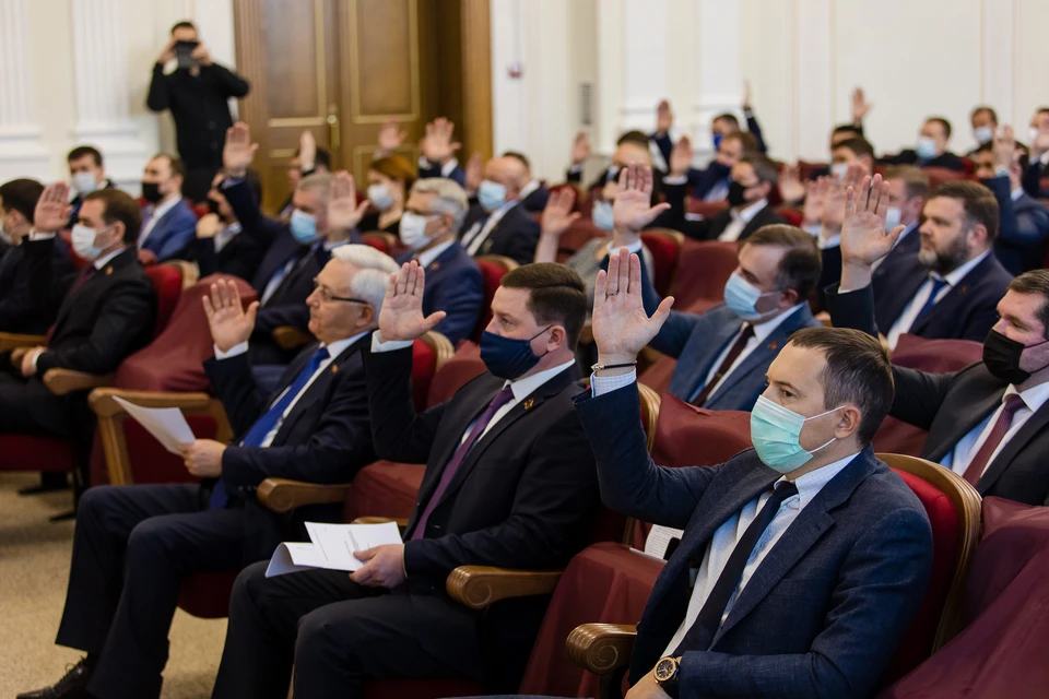Депутаты областного парламента приняли региональный бюджет в первом чтении.