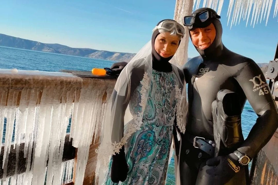 Танцевали вальс на дне озера. Фридайверы сыграли подводную свадьбу на Байкале. Фото: личный архив.