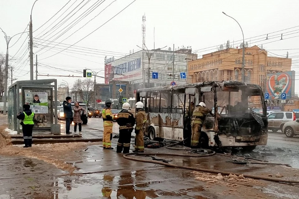 Автобус в результате происшествия сгорел дотла. Фото: admkirov.ru
