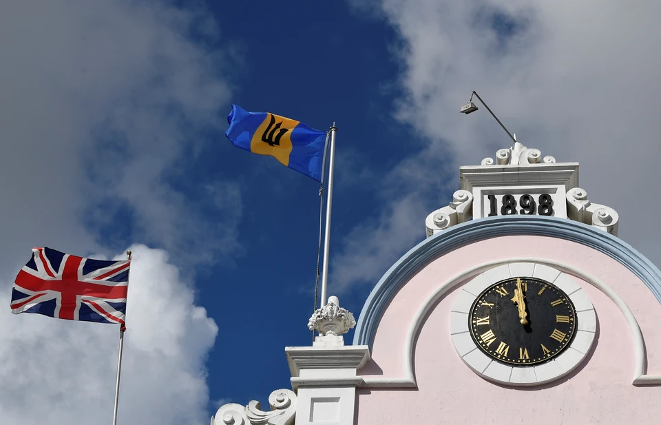 Официальную независимость Барбадос получил в 1966 году, однако до последнего времени государство номинально считалось монархией.