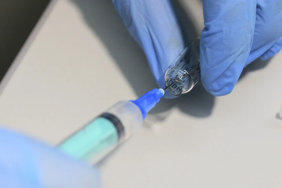Не менее месяца чиновникам дают на вакцинацию и формирование иммунитета
