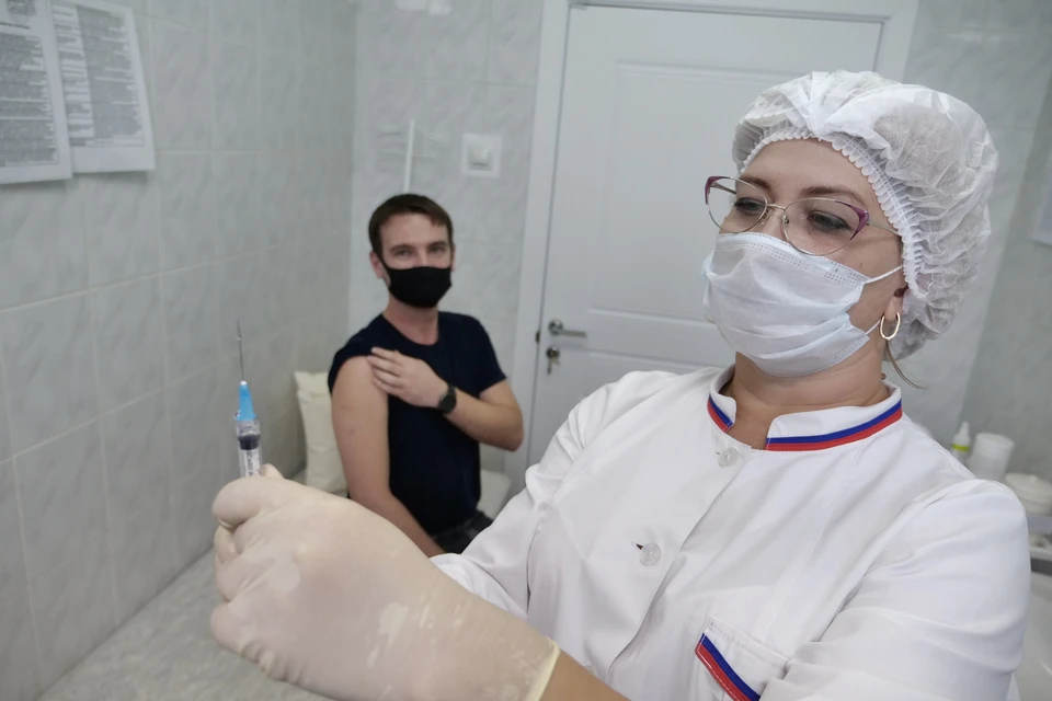 Теперь вакцинировать будут в вузах, колледжах и техникумах.