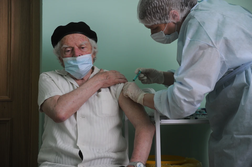 Выплаты за вакцинацию пенсионерам в Санкт-Петербурге начнут начислять в январе 2022 года