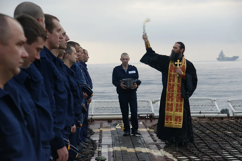 Говорят, что священник на корабле - второй человек после командира. Фото: Личный архив
