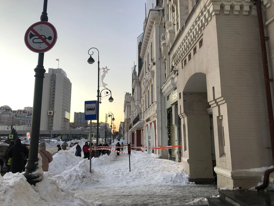 От прошедшего снежного циклона столица Приморья еще не оправилась