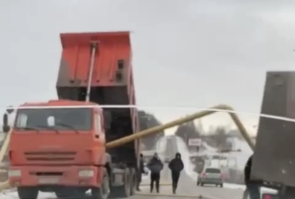 "Камаз" снёс газовую трубу в Богородском районе 2 декабря. ФОТО: "Нижний №1"